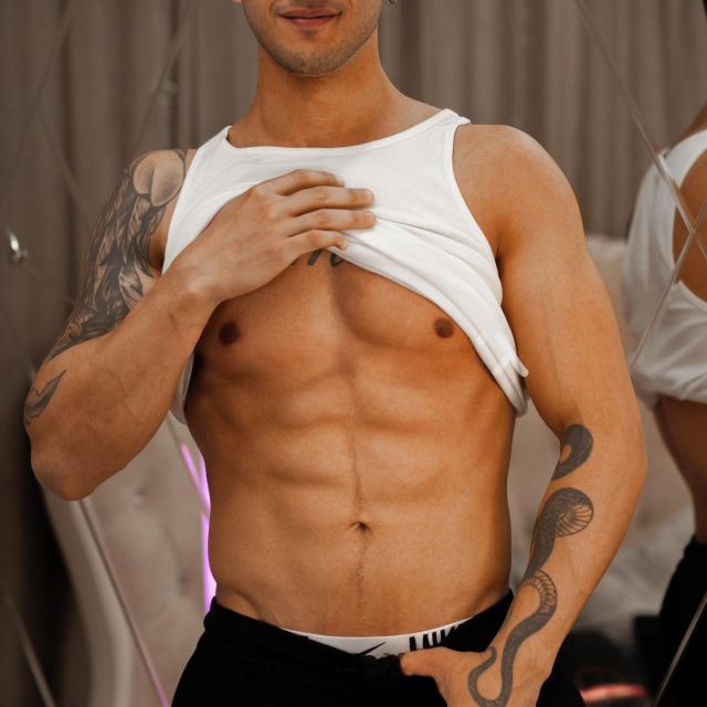 Мужчина Адриан ловь Центр