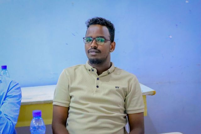 Мужчина Насри Центр